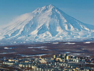 Веб-камера Петропавловск-Камчатский, вулкан Корякская сопка в реальном времени